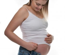 Babybauchshooting im Studio