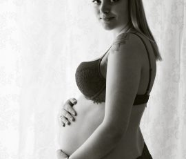 Babybauch-Shooting im Studio