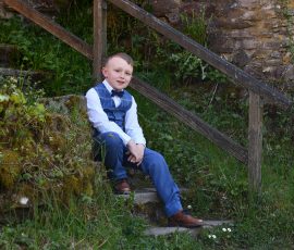 Natürliche Kommunionfotos in der Natur