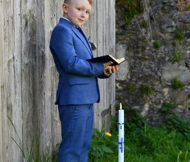 Portrait eines Jungen an seiner Kommunion - authentische Kommunionfotos im Saarland