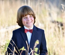 Portrait eines Jungen an seiner Kommunion - authentische Kommunionfotos im Saarland