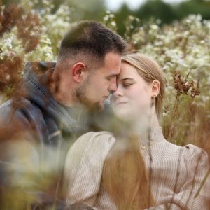 Paarshooting in der Natur - Romantisches Pärchenfoto